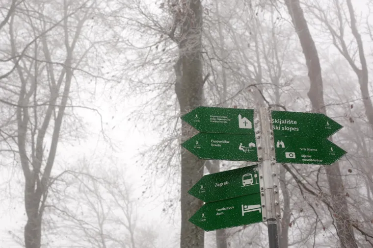 SNJEŽNI POKRIVAČ ZABIJELIO SLJEME: Od ranog jutra pada snijeg, pogledajte čarobne prizore na Medvednici