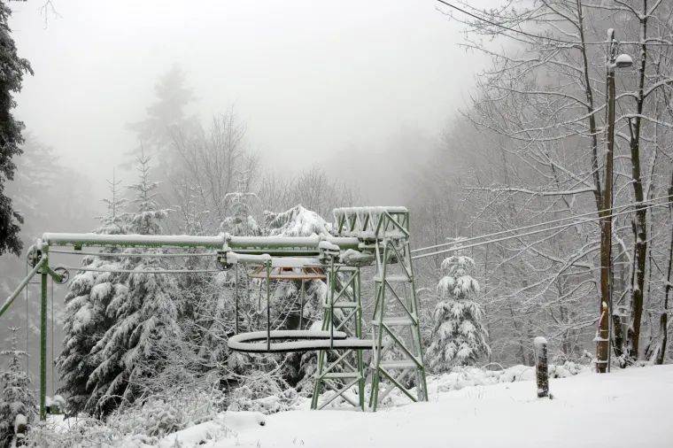 SNJEŽNI POKRIVAČ ZABIJELIO SLJEME: Od ranog jutra pada snijeg, pogledajte čarobne prizore na Medvednici
