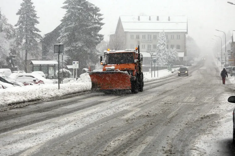Ralice na prometnicama: prvi veći ovosezonski snijeg otežava promet Gorskim kotarom