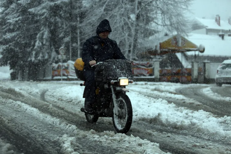 Ralice na prometnicama: prvi veći ovosezonski snijeg otežava promet Gorskim kotarom