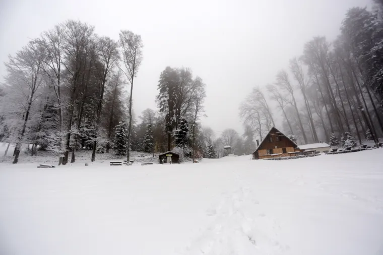 Bajkoviti prizori na Sljemenu: vrh Medvednice zabijelio snježni pokrivač