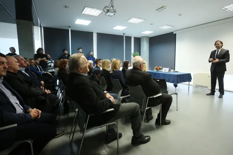 Održana komemoracija za novinara Milana Jajčinovića