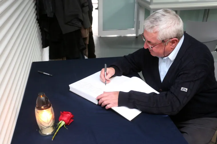 Održana komemoracija za novinara Milana Jajčinovića