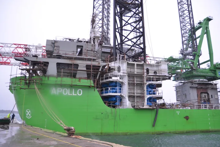 Orkanski udari bure otrgnuli s veza brod u pulskom Uljaniku: nakon sudara s drugim brodom u moru se stvorila naftna mrlja