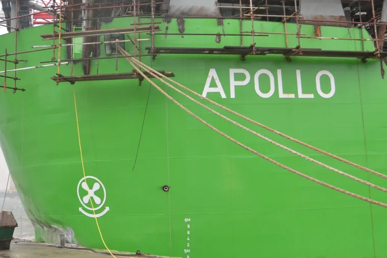 Orkanski udari bure otrgnuli s veza brod u pulskom Uljaniku: nakon sudara s drugim brodom u moru se stvorila naftna mrlja