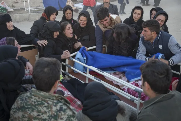 VI&Scaron;E OD 200 MRTVIH, STOTINE OZLIJEĐENIH: Spasioci tragaju za preživjelima nakon razornog potresa u Iranu