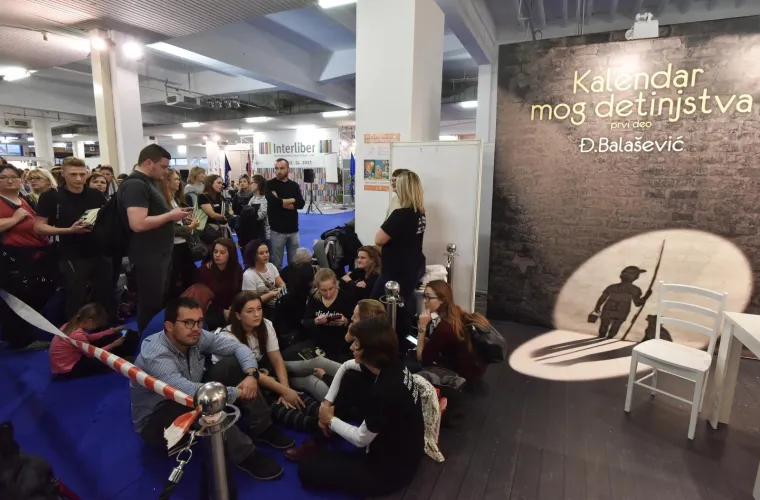 BALA&Scaron;EVIĆ STVORIO GUŽVU NA INTERLIBERU: Obožavatelji čekali u redu za potpis slavnog kantautora