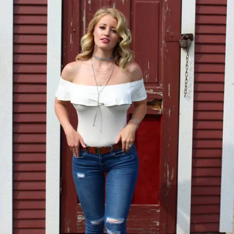 POLICAJKA HAPSI SRCA DILJEM INTERNETA: Zbog ove čuvarice svi žele zavr&scaron;iti u zatvoru