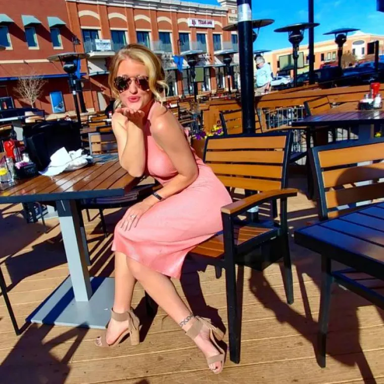 POLICAJKA HAPSI SRCA DILJEM INTERNETA: Zbog ove čuvarice svi žele zavr&scaron;iti u zatvoru