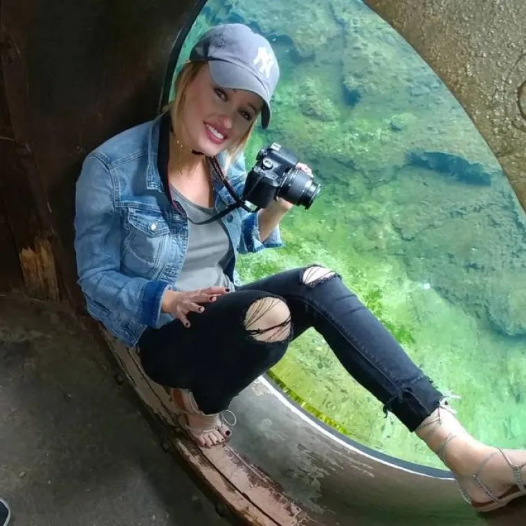 POLICAJKA HAPSI SRCA DILJEM INTERNETA: Zbog ove čuvarice svi žele zavr&scaron;iti u zatvoru