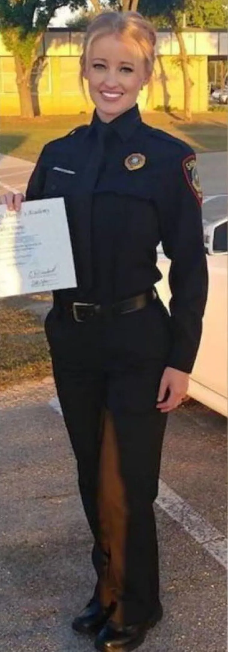 POLICAJKA HAPSI SRCA DILJEM INTERNETA: Zbog ove čuvarice svi žele zavr&scaron;iti u zatvoru