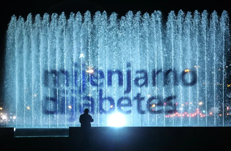 Povodom Svjetskog dana sećerne bolesti zagrebačke fonatne osvijetljene su plavom bojom.