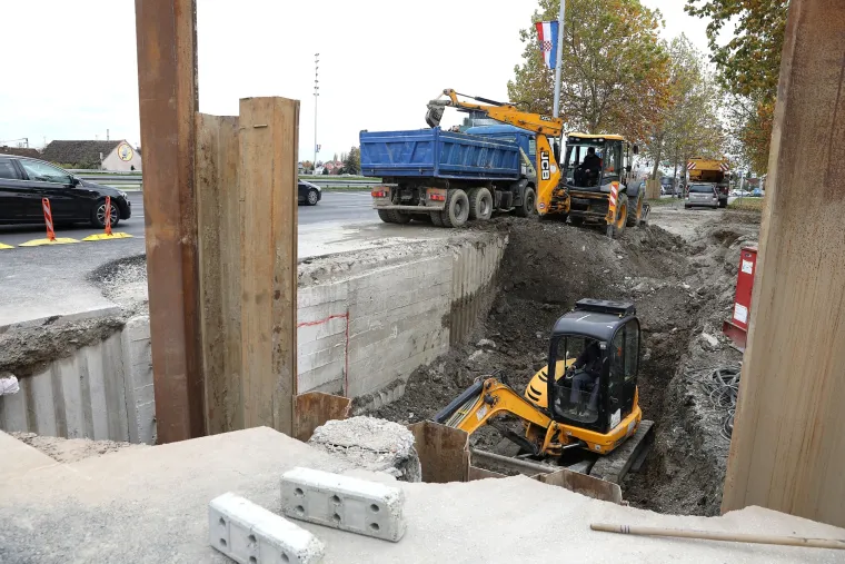 Radovi na izgradnji pothodnika koji će spajati Nacionalnu knjižnicu i fontane