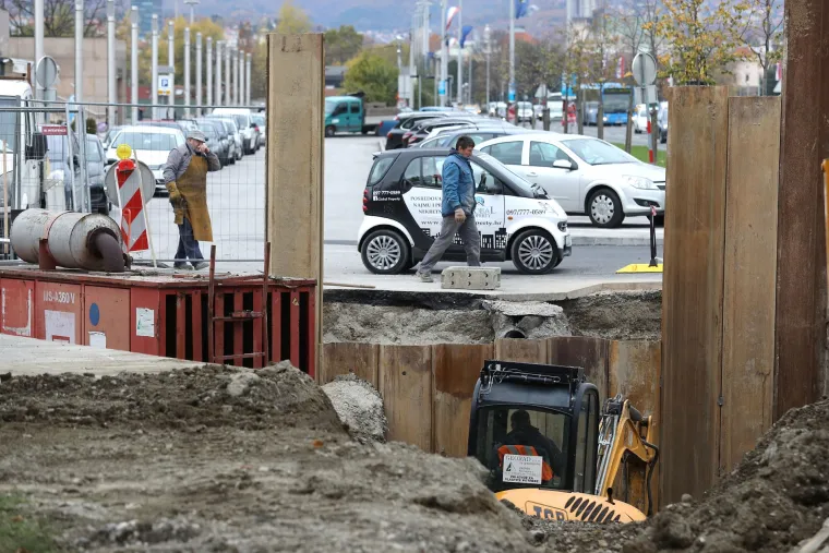Radovi na izgradnji pothodnika koji će spajati Nacionalnu knjižnicu i fontane