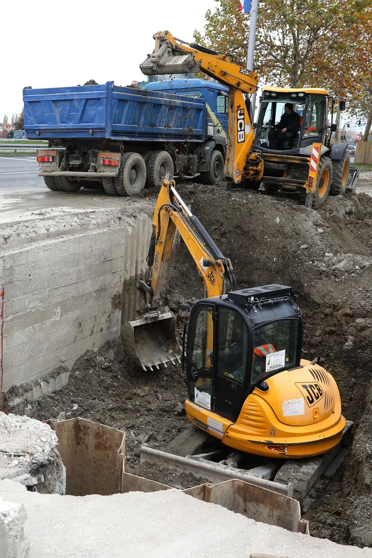 Radovi na izgradnji pothodnika koji će spajati Nacionalnu knjižnicu i fontane
