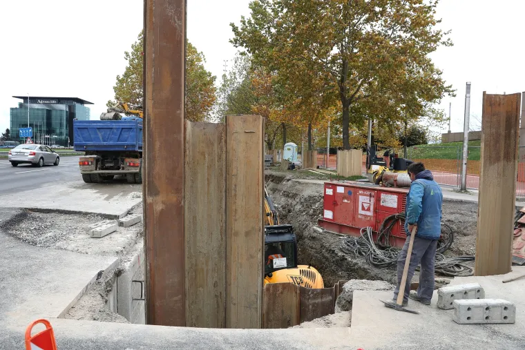 Radovi na izgradnji pothodnika koji će spajati Nacionalnu knjižnicu i fontane