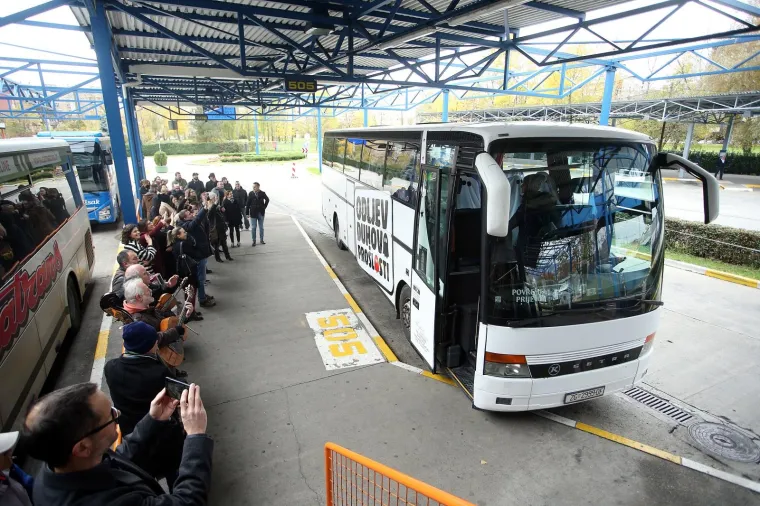 Kreativci za bolje sutra iz Zagreba poslali duhove pro&scaron;losti autobusom van Hrvatske
