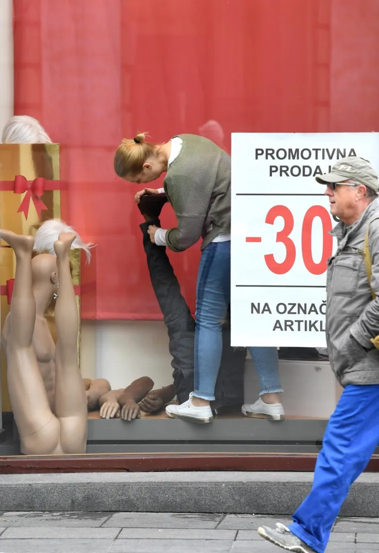 Zagrepčani se za&scaron;titili od hladnoće toplom odjećom prilikom &scaron;etnje gradom