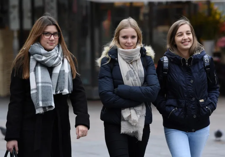 Zagrepčani se za&scaron;titili od hladnoće toplom odjećom prilikom &scaron;etnje gradom