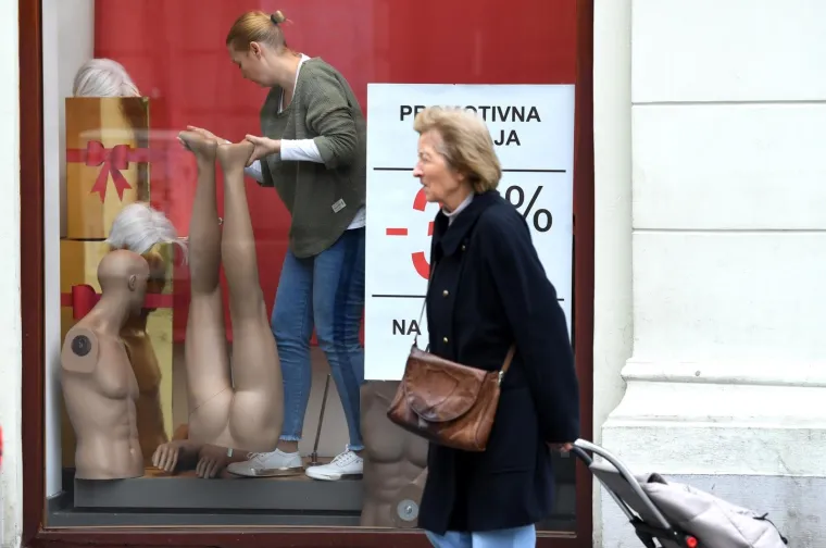 Zagrepčani se za&scaron;titili od hladnoće toplom odjećom prilikom &scaron;etnje gradom