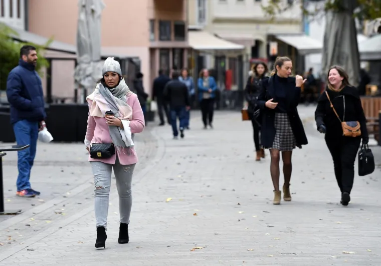 Zagrepčani se za&scaron;titili od hladnoće toplom odjećom prilikom &scaron;etnje gradom