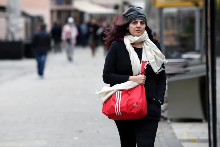 Zagrepčani se za&scaron;titili od hladnoće toplom odjećom prilikom &scaron;etnje gradom