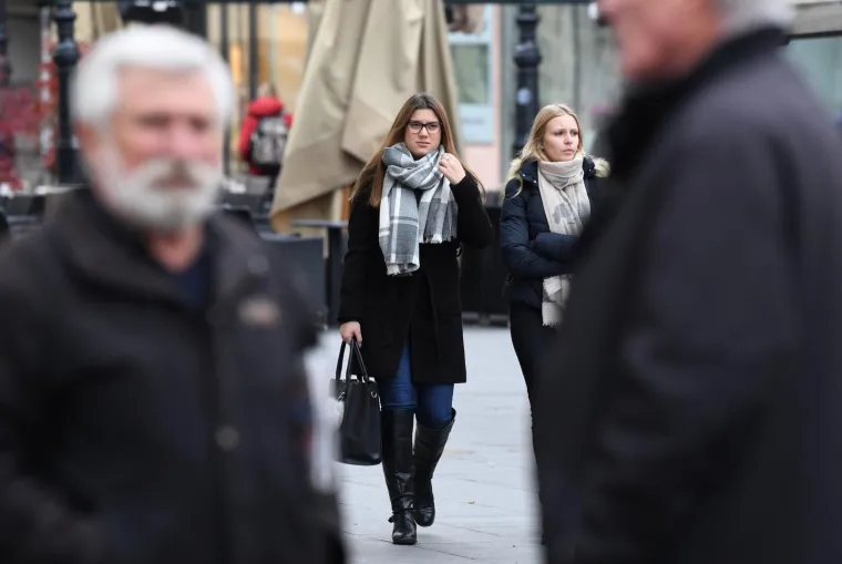 Zagrepčani se za&scaron;titili od hladnoće toplom odjećom prilikom &scaron;etnje gradom
