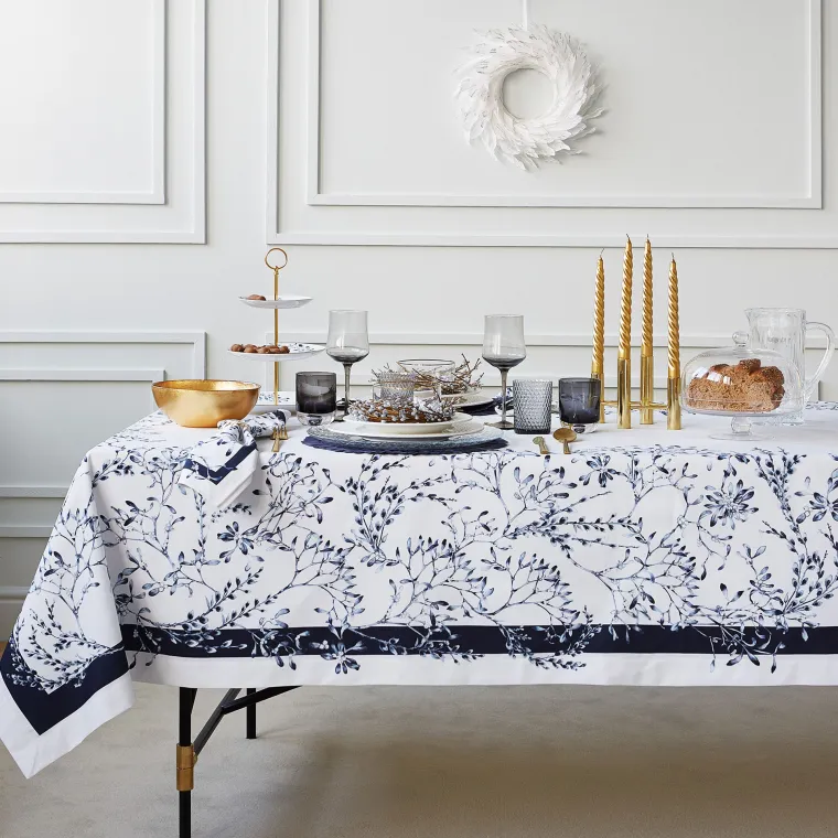 Stolnjak s uzorkom imele (150x250 cm), Zara Home, 459,00 kuna