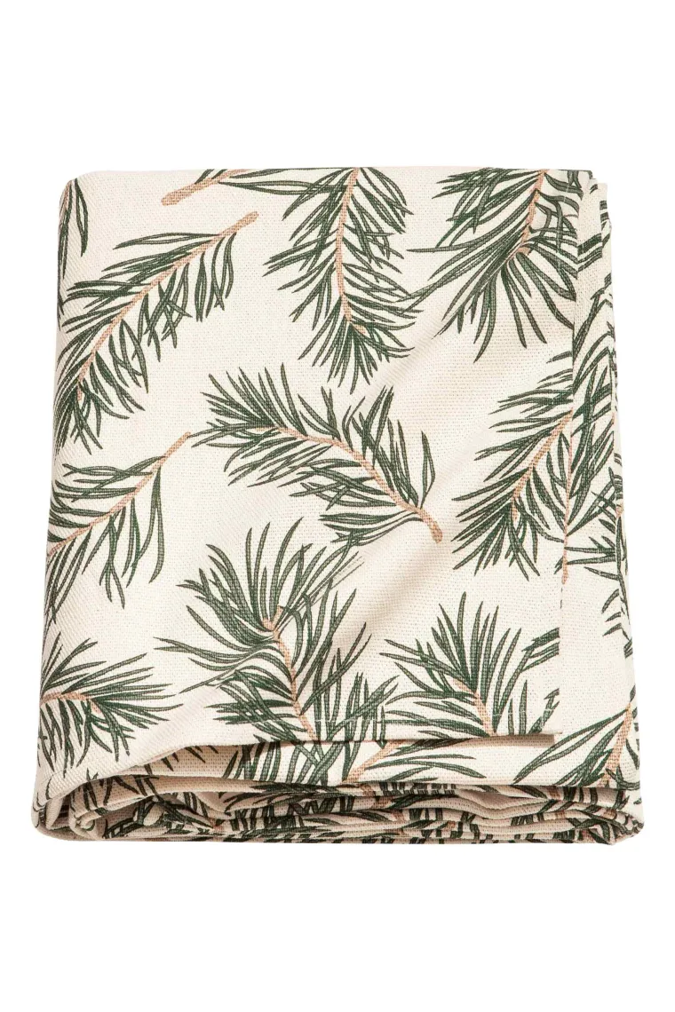 Stolnjak božićnog uzorka, H&amp;M Home, 153,17 kuna