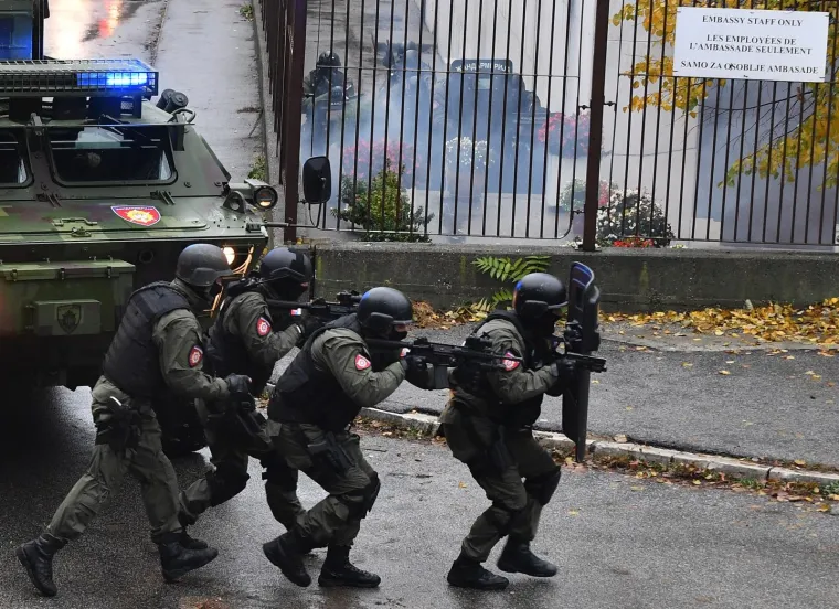 LJUDI U CRNOM: Pogledajte srpske specijalce u akciji, izveli su atraktivnu vježbu u Beogradu