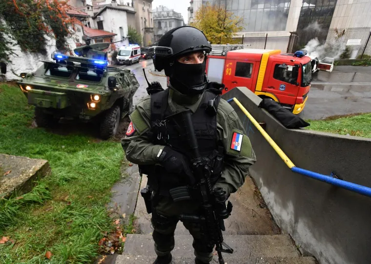 LJUDI U CRNOM: Pogledajte srpske specijalce u akciji, izveli su atraktivnu vježbu u Beogradu