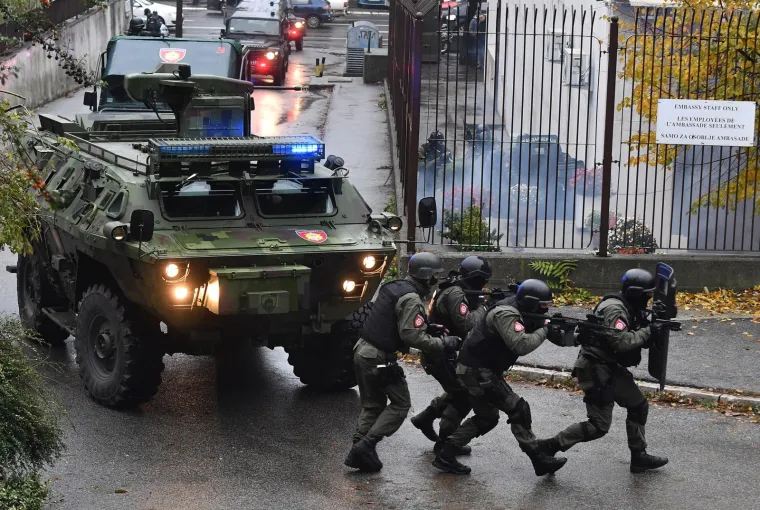 LJUDI U CRNOM: Pogledajte srpske specijalce u akciji, izveli su atraktivnu vježbu u Beogradu