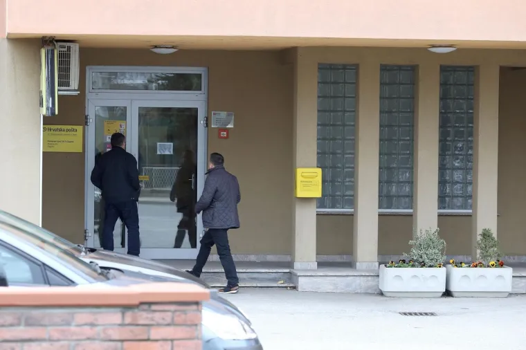 PLJAČKA POŠTE U SVETOJ KLARI: Maskirani muškarac upao u poslovnicu i otuđio novac