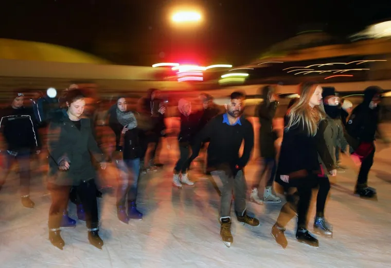 ZAGREPČANI POHRLILI VEĆ PRVI DAN: Otvorena sezona klizanja na Šalati