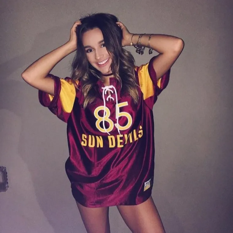 TOLIKO SU SEKSI DA BI IH SE I MODRIĆ SJETIO: Uz njih na tribinama, tko jo&scaron; uopće gleda &scaron;to se događa na terenu