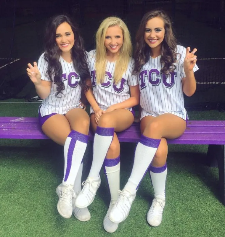 TOLIKO SU SEKSI DA BI IH SE I MODRIĆ SJETIO: Uz njih na tribinama, tko jo&scaron; uopće gleda &scaron;to se događa na terenu