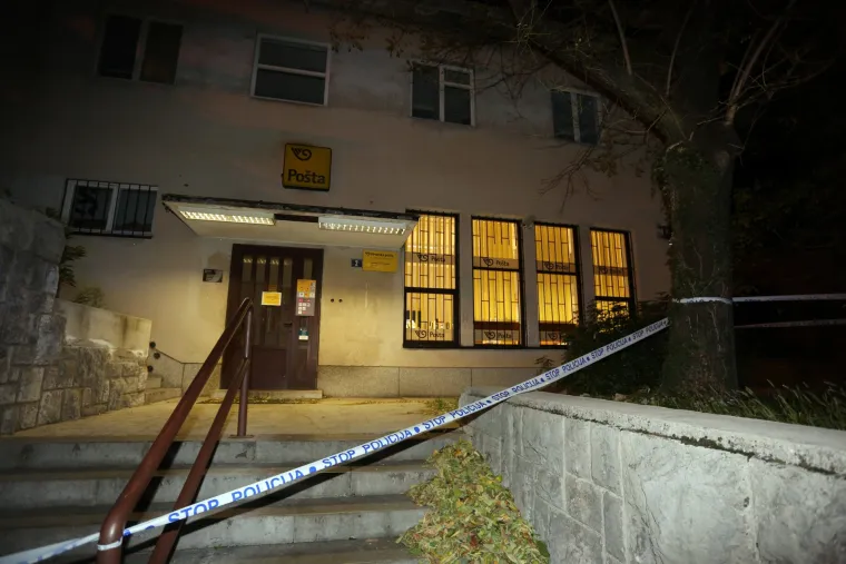 Noćni prepad u Rijeci: maskirana osoba opljačkala poslovnicu Hrvatske po&scaron;te