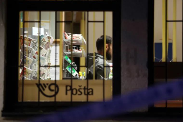 Noćni prepad u Rijeci: maskirana osoba opljačkala poslovnicu Hrvatske po&scaron;te