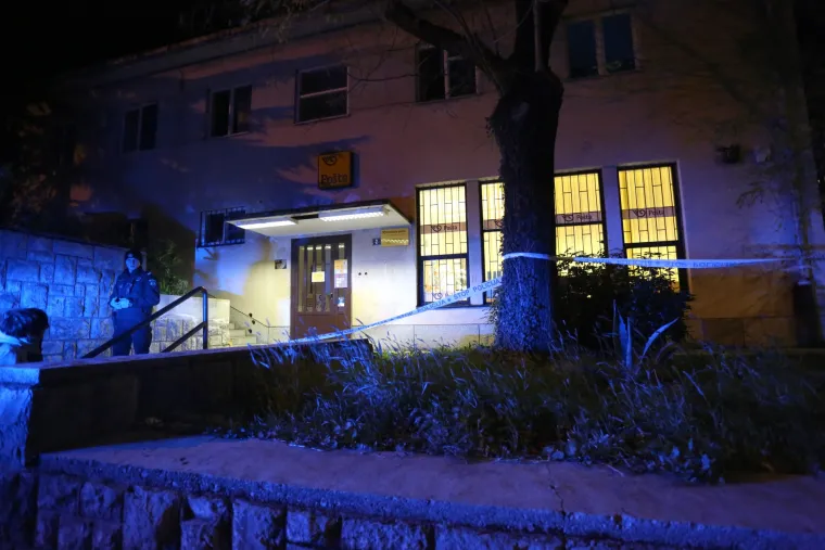 Noćni prepad u Rijeci: maskirana osoba opljačkala poslovnicu Hrvatske po&scaron;te