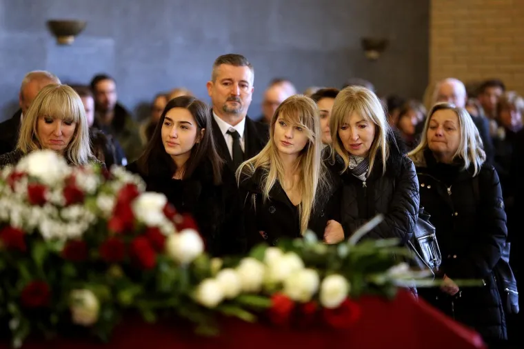 Posljedni ispraćaj Milana Jajčinovića, novinara, kolumnista Večernjega lista i političkog publicista na zagrebačkom Krematoriju.