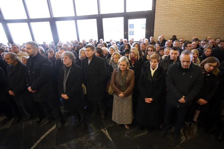 Posljedni ispraćaj Milana Jajčinovića, novinara, kolumnista Večernjega lista i političkog publicista na zagrebačkom Krematoriju.