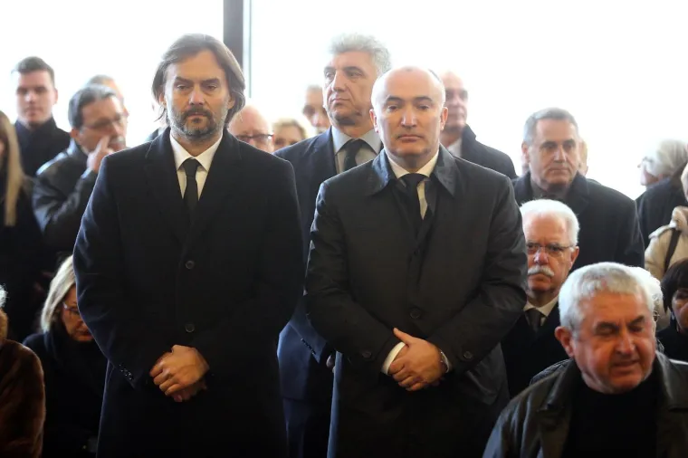 Posljedni ispraćaj Milana Jajčinovića, novinara, kolumnista Večernjega lista i političkog publicista na zagrebačkom Krematoriju.