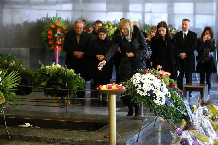 Posljedni ispraćaj Milana Jajčinovića, novinara, kolumnista Večernjega lista i političkog publicista na zagrebačkom Krematoriju.