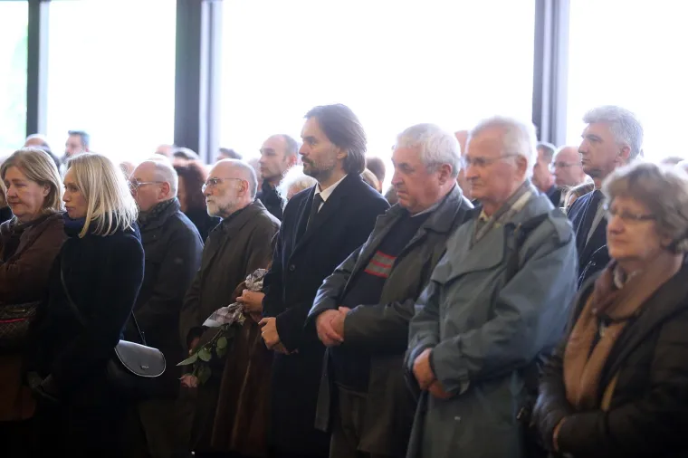 Posljedni ispraćaj Milana Jajčinovića, novinara, kolumnista Večernjega lista i političkog publicista na zagrebačkom Krematoriju.