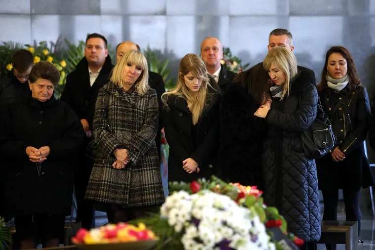 Posljedni ispraćaj Milana Jajčinovića, novinara, kolumnista Večernjega lista i političkog publicista na zagrebačkom Krematoriju.