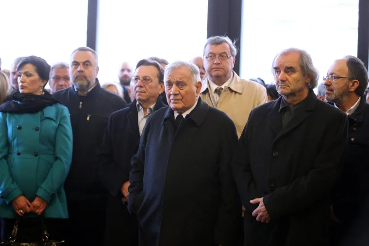 Posljedni ispraćaj Milana Jajčinovića, novinara, kolumnista Večernjega lista i političkog publicista na zagrebačkom Krematoriju.