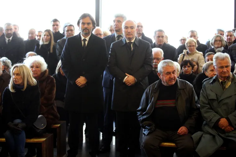 Posljedni ispraćaj Milana Jajčinovića, novinara, kolumnista Večernjega lista i političkog publicista na zagrebačkom Krematoriju.