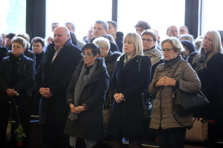 Posljedni ispraćaj Milana Jajčinovića, novinara, kolumnista Večernjega lista i političkog publicista na zagrebačkom Krematoriju.