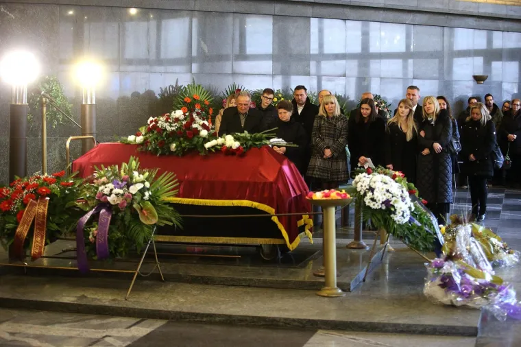 Posljedni ispraćaj Milana Jajčinovića, novinara, kolumnista Večernjega lista i političkog publicista na zagrebačkom Krematoriju.