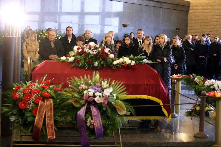 Posljedni ispraćaj Milana Jajčinovića, novinara, kolumnista Večernjega lista i političkog publicista na zagrebačkom Krematoriju.
